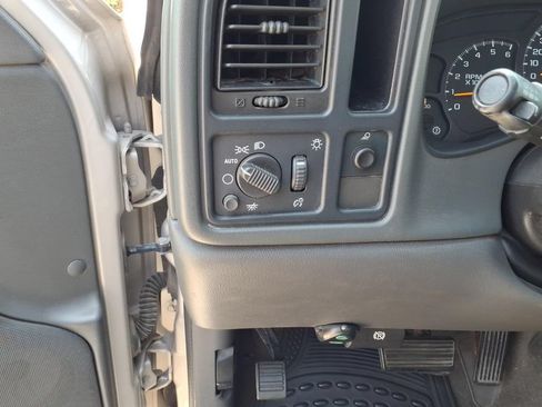 Used 2005 Chevrolet Silverado 2500 LS RWD image 13