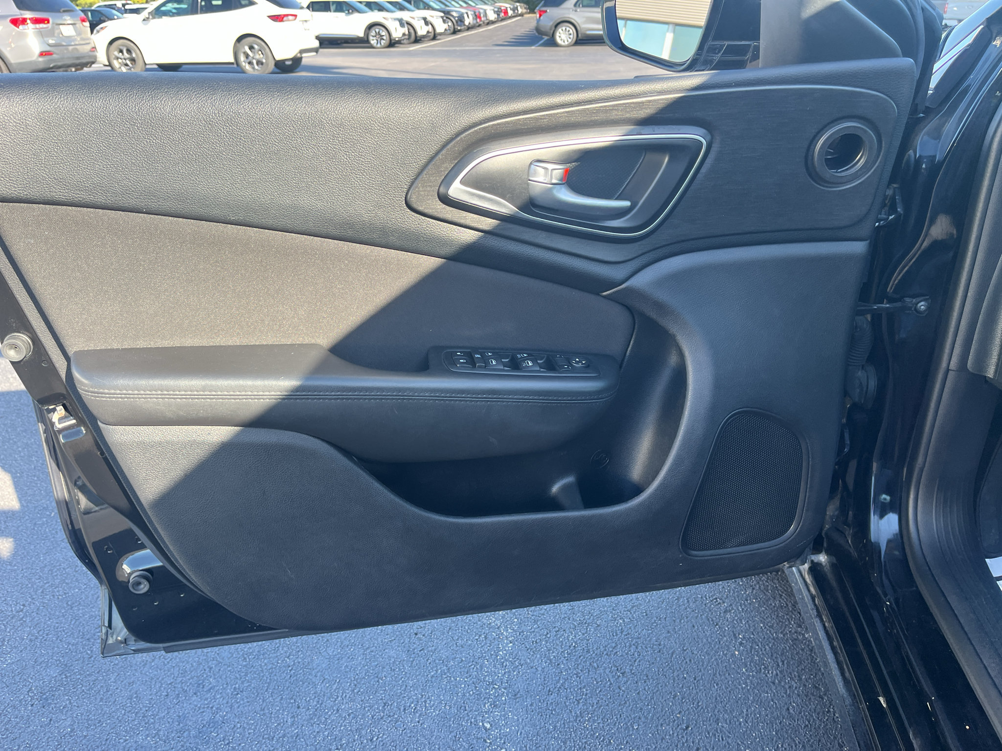 Used 2016 Chrysler 200 Limited w/ Convenience Group FWD image 19
