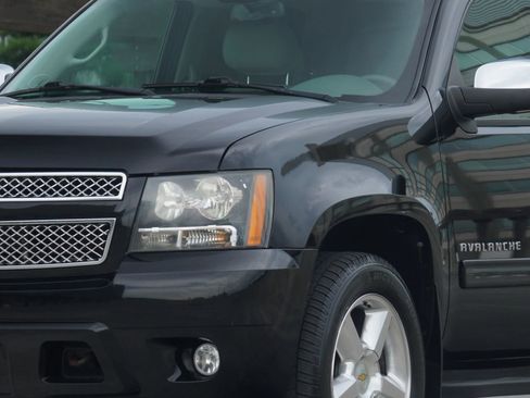 Used 2012 Chevrolet Avalanche LT w/ All-Star Edition image 22