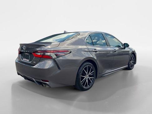 Used 2021 Toyota Camry SE w/ Convenience Package FWD image 6