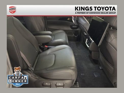 Used 2025 Kia Carnival SX Prestige FWD image 1