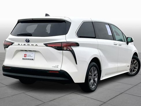Used 2021 Toyota Sienna LE FWD image 12