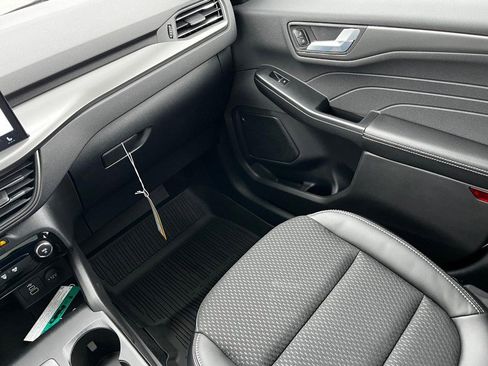 Used 2025 Ford Escape SE FWD image 8