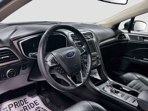 Used 2017 Ford Fusion SE w/ Fusion SE Technology Package FWD image 9
