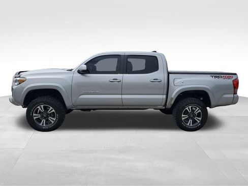 Used 2016 Toyota Tacoma TRD Sport w/ Towing Package AWD/4WD image 8