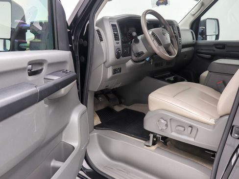 Used 2016 Nissan NV 3500 SL RWD image 16