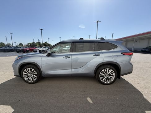 Used 2023 Toyota Highlander Platinum AWD/4WD image 13