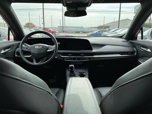 Used 2025 Cadillac XT4 Premium Luxury image 17