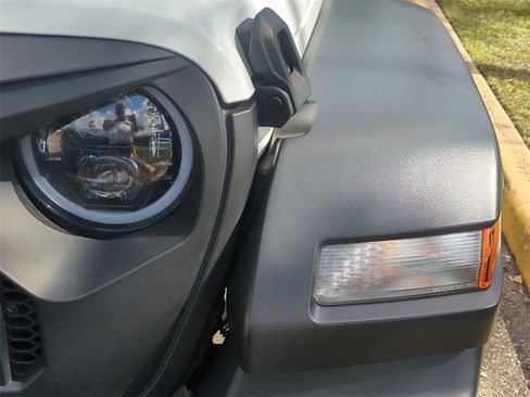 Certified 2022 Jeep Wrangler Sport S image 10