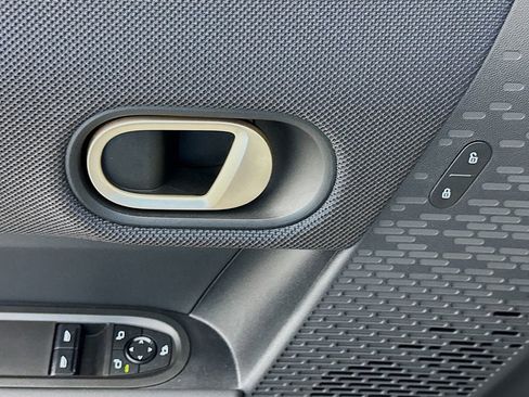 Certified 2025 MINI Cooper S image 19