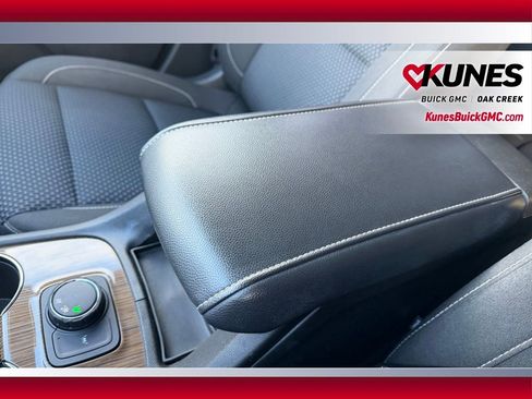 Used 2023 GMC Acadia SLE image 20