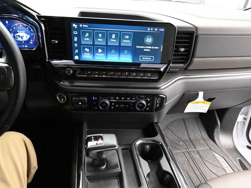 Used 2024 Chevrolet Silverado 1500 ZR2 image 13