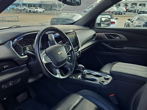 Used 2023 Chevrolet Traverse LT FWD image 12