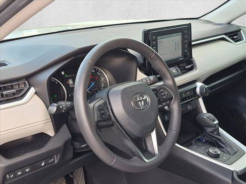 Used 2022 Toyota RAV4 XLE Premium AWD/4WD image 10