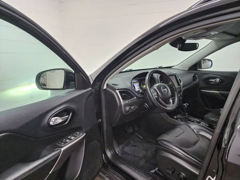 Used 2022 Jeep Cherokee Latitude Lux w/ Mopar Interior Package AWD/4WD image 11