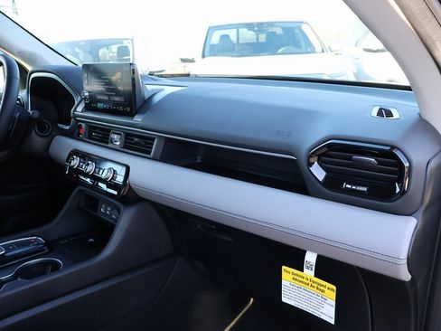 New 2025 Honda Pilot EX-L image 9