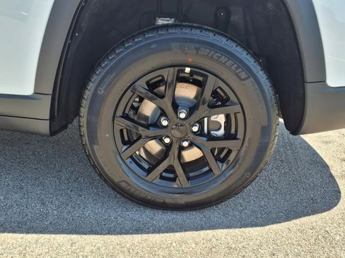 New 2025 Jeep Grand Cherokee L Altitude image 13