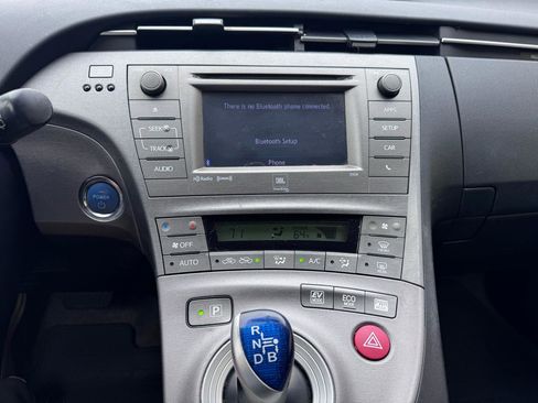 Used 2014 Toyota Prius Four FWD image 15