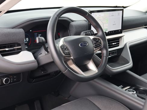 Used 2025 Ford Explorer Active RWD image 14