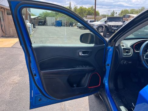 Used 2018 Jeep Compass Trailhawk w/ Leather Interior Group AWD/4WD image 12
