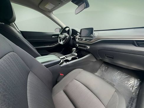 Used 2024 Nissan Altima 2.5 SV FWD image 10