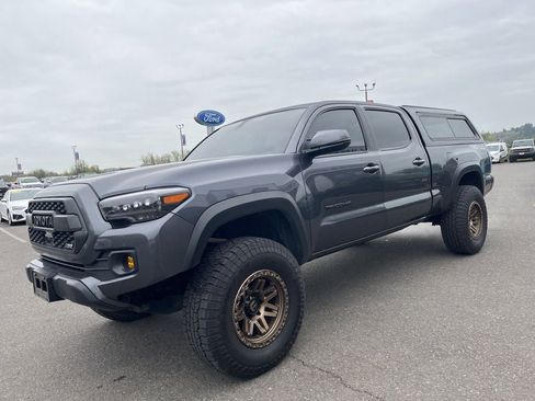 Used 2020 Toyota Tacoma TRD Off-Road w/ TRD Premium Off Road Package AWD/4WD image 35