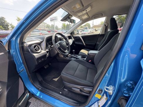 Used 2018 Toyota RAV4 LE AWD/4WD image 27