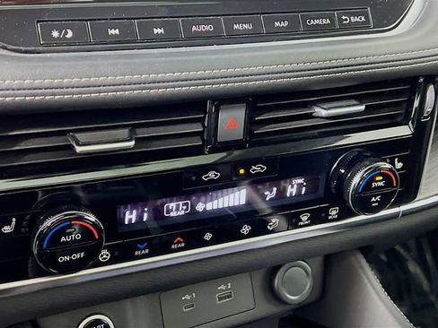 Used 2021 Nissan Rogue Platinum image 16