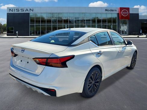 New 2026 Nissan Altima 2.5 SV FWD image 4