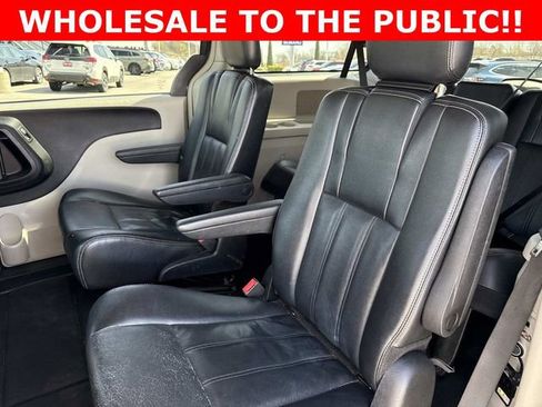 Used 2014 Chrysler Town & Country Touring image 14