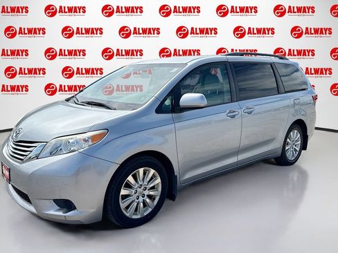 Used 2015 Toyota Sienna LE AWD/4WD image 4