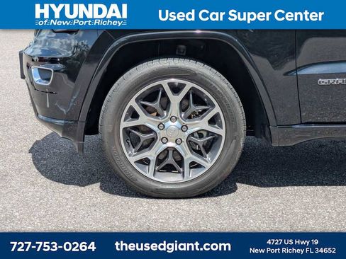 Used 2019 Jeep Grand Cherokee Overland AWD/4WD image 10