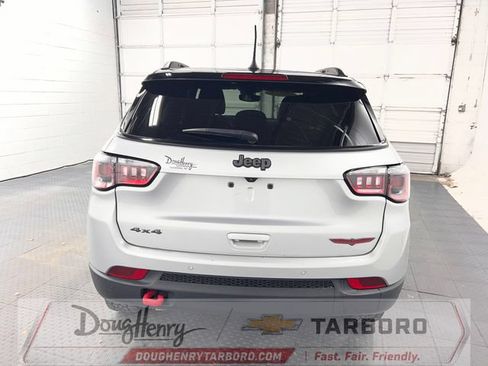 Used 2025 Jeep Compass Trailhawk AWD/4WD image 7