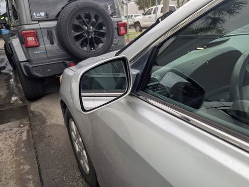 Used 2011 Toyota Camry LE w/ LE Extra-Value Pkg image 19