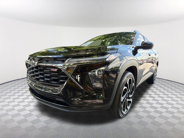 Used 2025 Chevrolet Trax RS w/ Sunroof Package FWD image 1