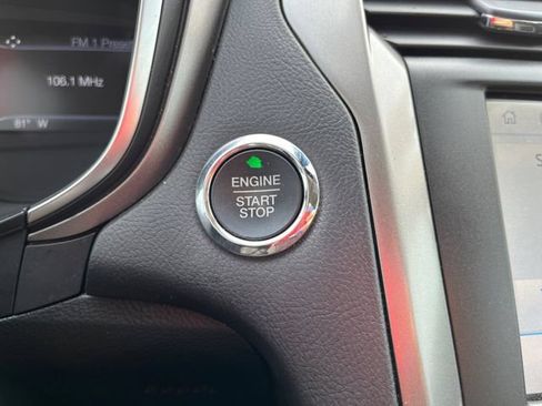 Used 2020 Ford Fusion SE FWD image 27