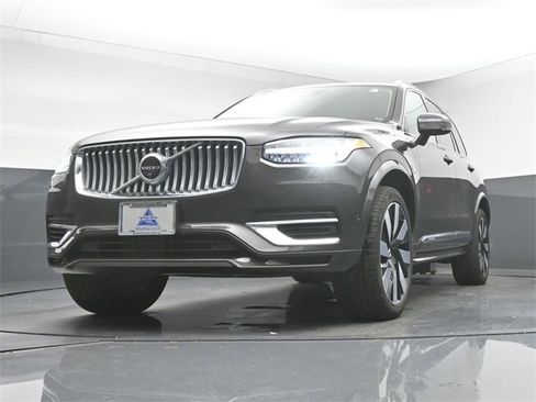 Used 2024 Volvo XC90 T8 Ultimate w/ Lounge Package image 40
