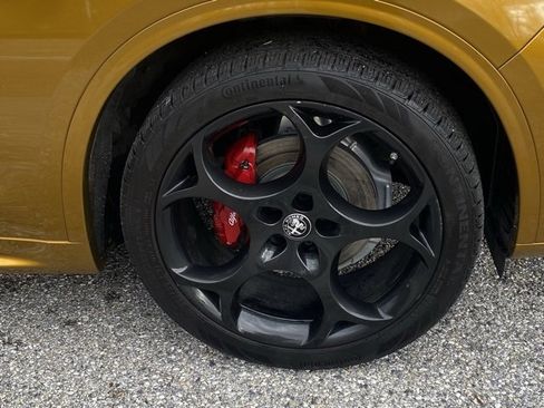 Used 2022 Alfa Romeo Stelvio Veloce image 12