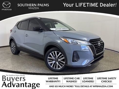 Used 2023 Nissan Kicks SV image 1