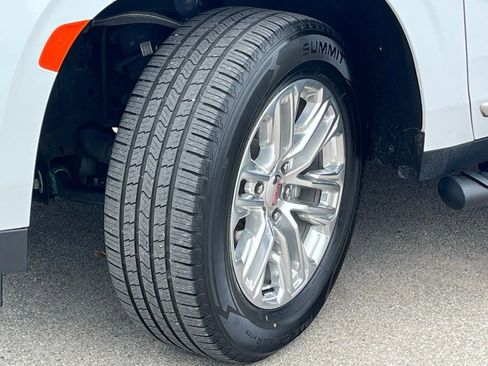 Used 2024 GMC Yukon SLT RWD image 30