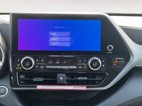 New 2026 Toyota Highlander Platinum AWD/4WD image 14