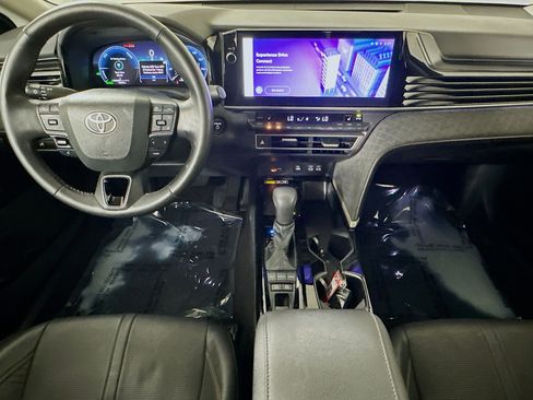 Used 2025 Toyota Camry XLE image 27