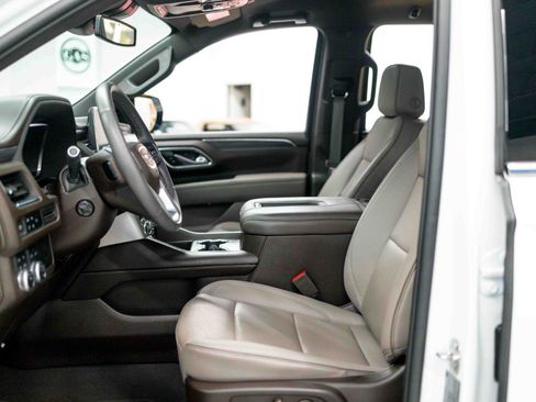 Used 2023 GMC Yukon XL SLT w/ SLT Luxury Package AWD/4WD image 46