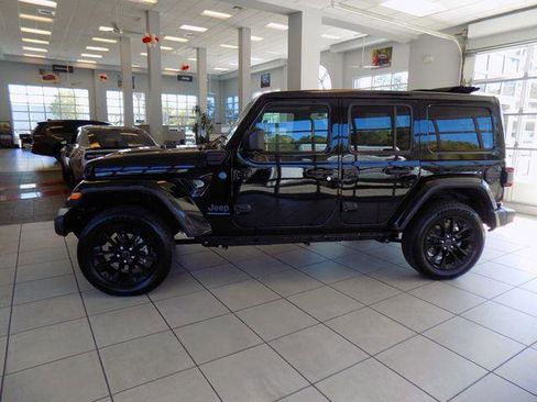 Certified 2025 Jeep Wrangler Unlimited Sahara w/ Safety Group AWD/4WD image 4