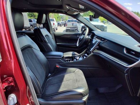 Used 2023 Jeep Grand Cherokee L Laredo AWD/4WD image 17