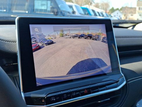 Used 2024 Jeep Compass Latitude w/ Convenience Group image 17