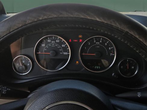 Used 2013 Jeep Wrangler Sport w/ Connectivity Group AWD/4WD image 8