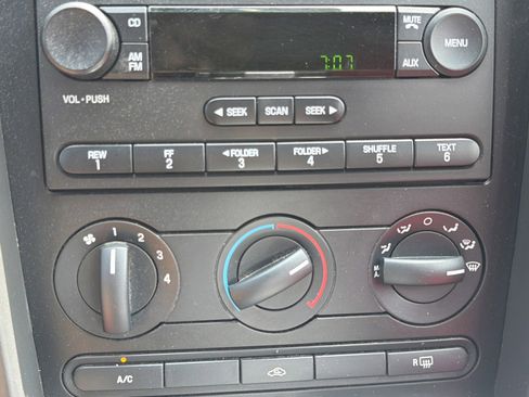 Used 2006 Ford Mustang Convertible RWD image 18