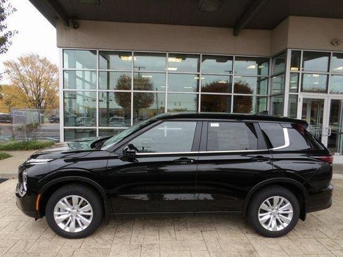 New 2025 Mitsubishi Outlander ES image 4