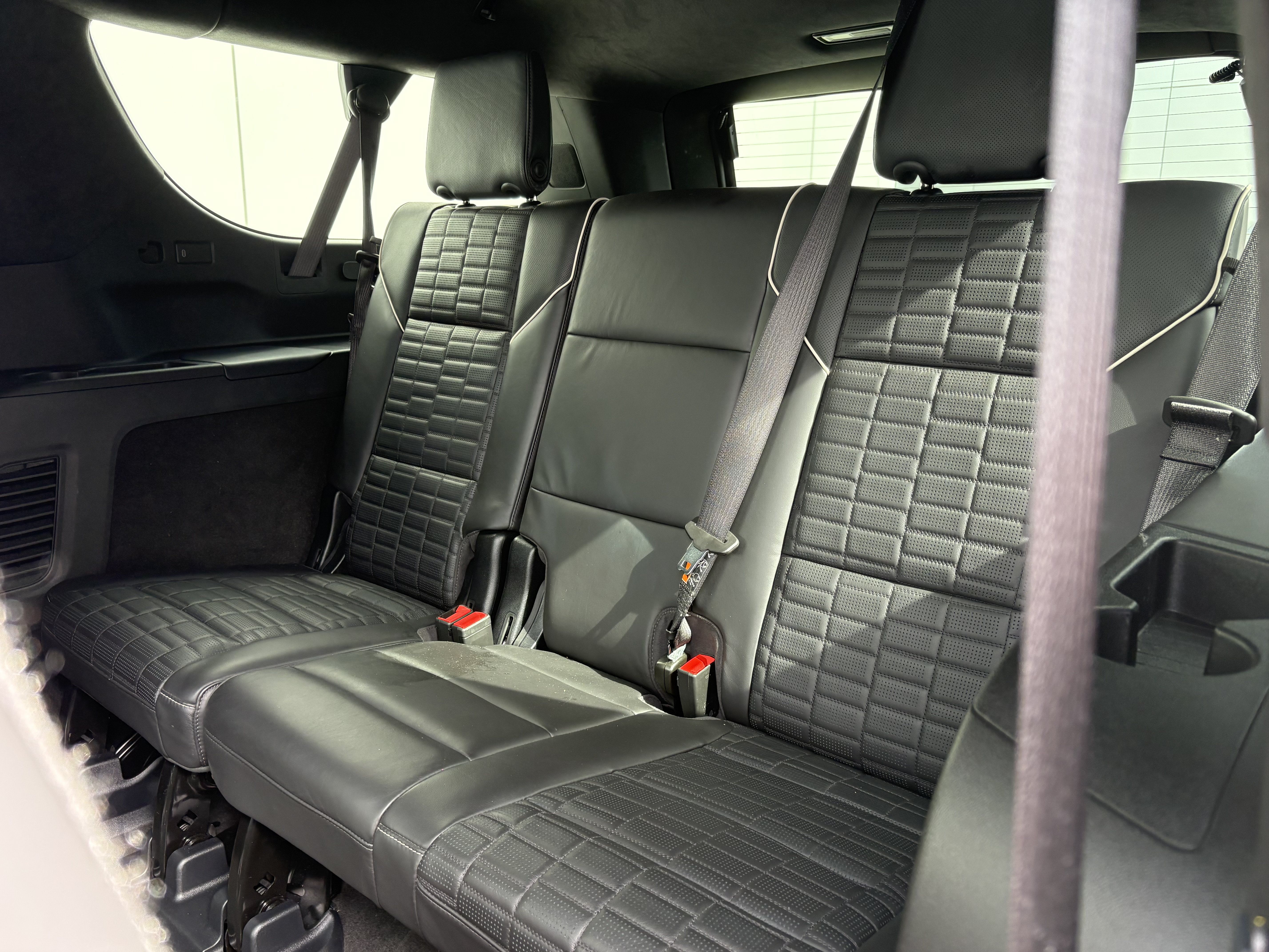 Used 2025 Cadillac Escalade ESV Sport Platinum w/ LPO, ONYX Package AWD/4WD image 14